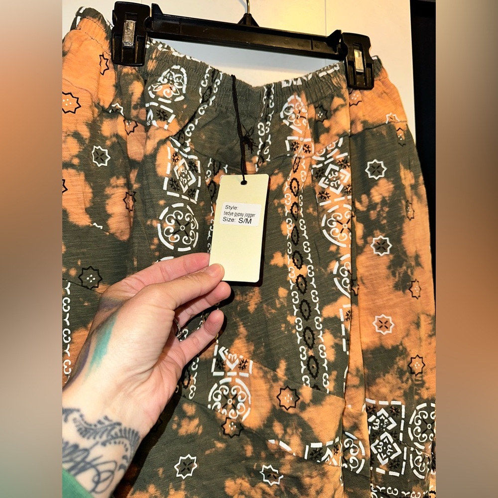 NWT Jaded Gypsy FROM HERE AND BEYOND PANTS BLEACHED OLIVE BANDANA - Picture 5 of 8